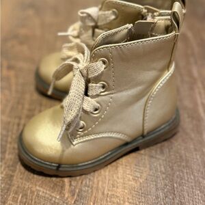 EUC - Gold Girls Cat & Jack Toddler Boots (Size 7T)